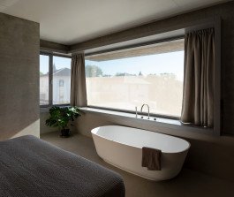 interior photography of bedroom with bathtub, architekturfotografie bettzimmer 