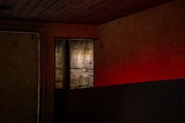 architekturfotografie Weingut Weinkeller interiors winery red walls 