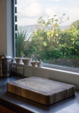 interior photography detail of kitchen window, architekturfotografie wohnung detail von der Küche 
