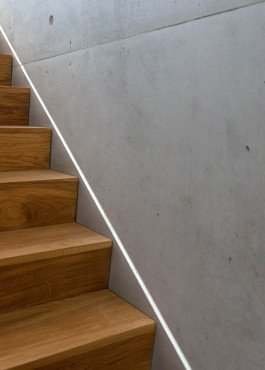 interior photography of staircase in wood and concrete architekturfotografie Treppe 